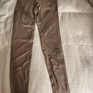 ALO Yoga Cream Leggings